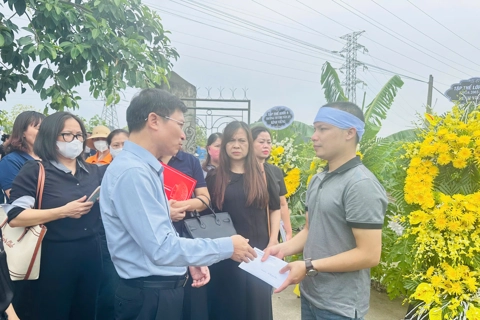 Lãnh đạo phường Hoàng Liệt tiếp tục thăm hỏi, hỗ trợ gia đình nạn nhân vụ lật tàu du lịch tại Quảng Ninh