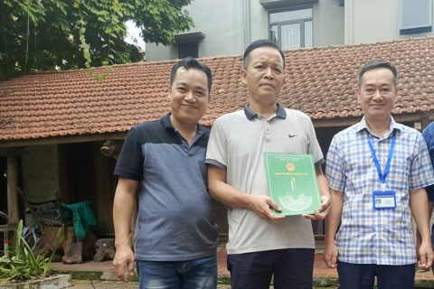 3 hộ dân đầu tiên tại phường Hoàng Liệt được trao Giấy phép xây dựng