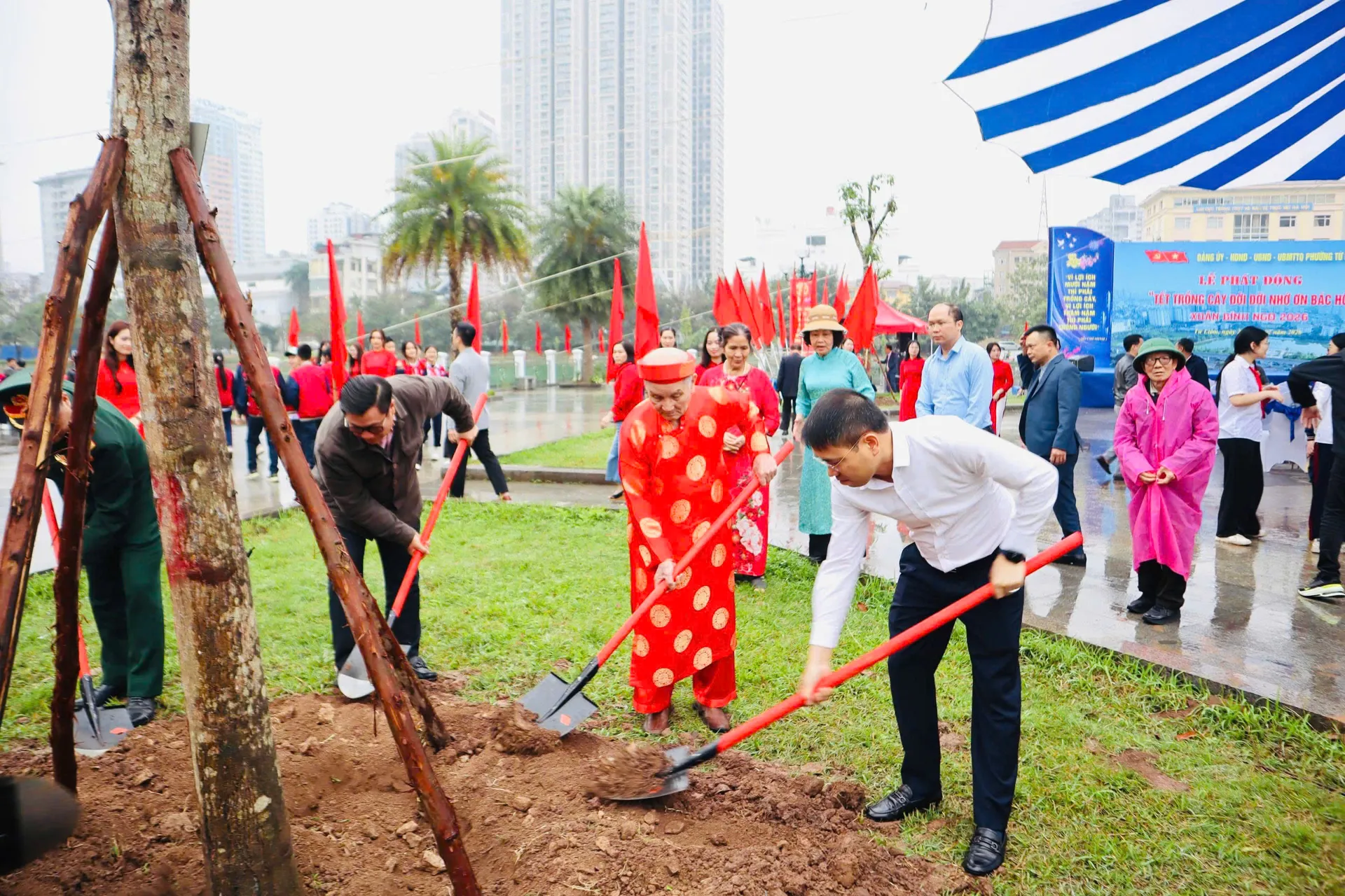 Tết trồng cây lan tỏa tinh thần sống xanh tại phường Từ Liêm