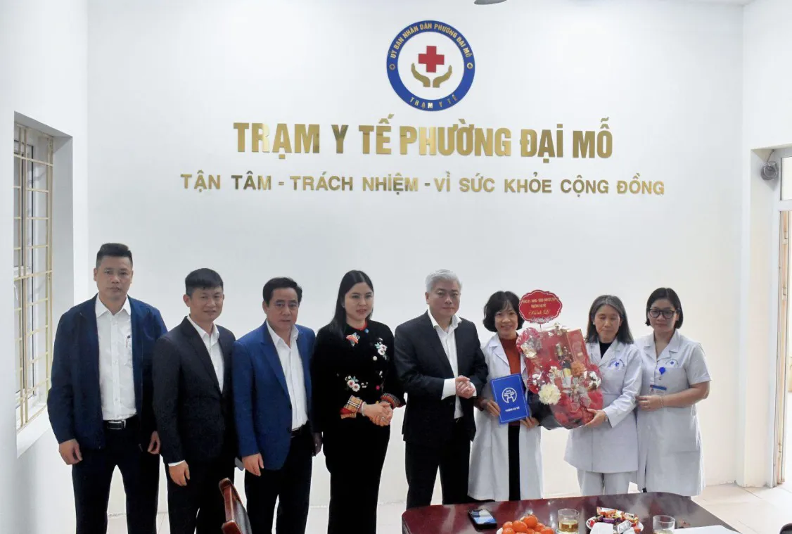Lãnh đạo phường Đại Mỗ thăm, chúc Tết, động viên lực lượng làm nhiệm vụ xuyên Tết